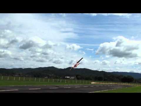 Fábio Borges=show de acrobácias no 27° Fesbraer