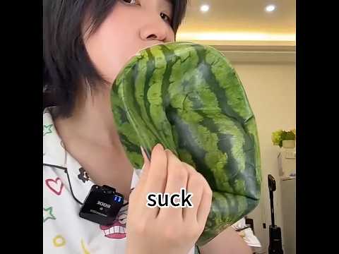 How did this woman turn a watermelon into a fan?#funny #shorts #funnyvideo #diy