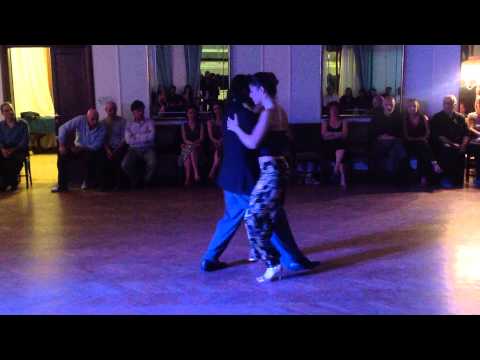  Adelma Rago  and  Peppe di Gennaro  are  dancing  to  the  vals  "  Cuatro Palabras  "  by  Rodolfo Biagi  in  2014