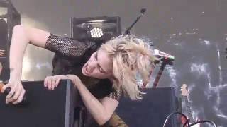 Grimes - Scream (Bestival, Toronto)