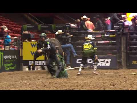 Oh Chute! Chute Guy Takes a Shot to the Ribs in Round 1 | Albuquerque | 2019