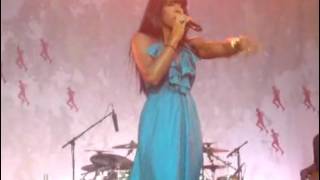 Kelly Rowland - How Deep Is Your Love [Live]