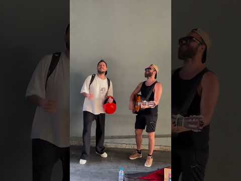 Uraz Kaygılaroğlu ve Sokak Sanatçısı - Vazgeçemem (Tarkan Cover)