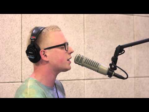 Mazais zaļais ar dzīvo uzstāšanos Vakara Kvartālā