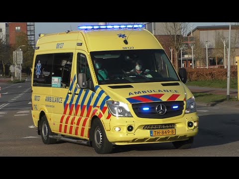 A1 Ambulance 08-127 met spoed naar en van het Rivierenland Ziekenhuis in Tiel