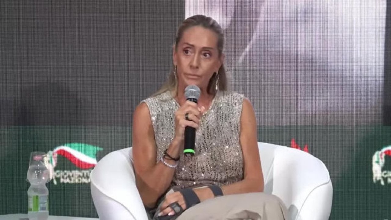 Arianna Meloni su divieto uso social per minori: Una legge non basta, c'è bisogno delle famiglie