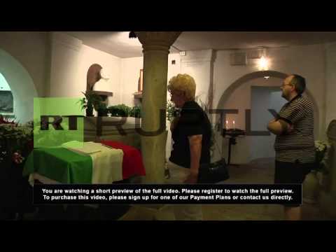 Italy: Far-right pay respects at the tomb of Mussolini