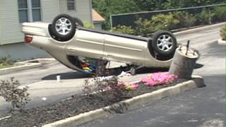 preview picture of video 'Glenway Burger King Overturned Vehicle'