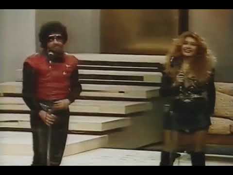 Wanderléa e Raul Seixas cantam "Quero mais" no programa da Hebe (1983)
