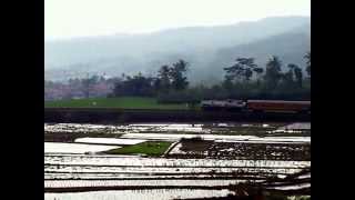preview picture of video 'KA Argo Genthong (Ekonomi Lokal Cibatuan)'