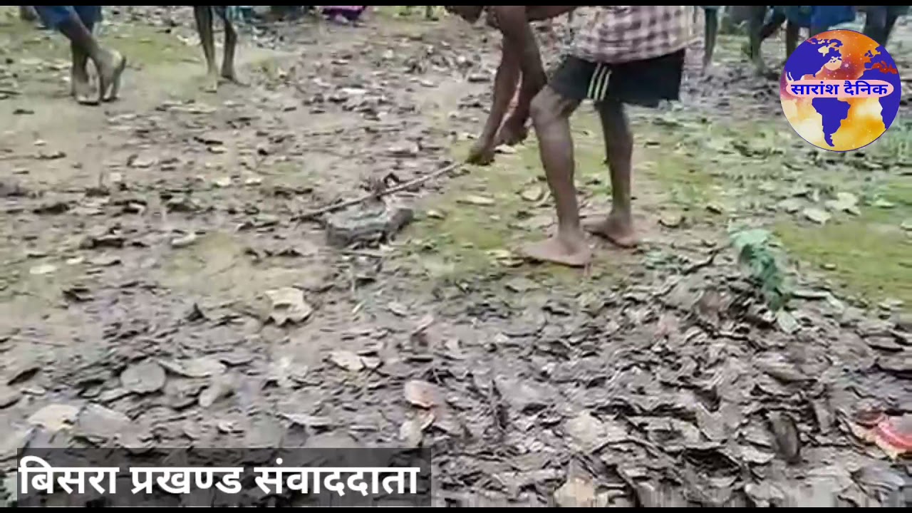 ग्रामीणो ने पकड़ा आठ फूट लम्बा साँप 