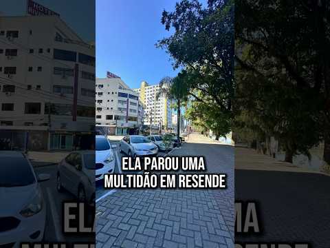 Ela parou uma multidão em Resende RJ