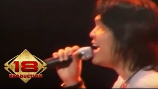 Download lagu Dewa 19 - Larut (Live Konser Slawi 2008) mp3 Download lagu Dewa 19 - Larut (Live Konser Slawi 2008) mp3