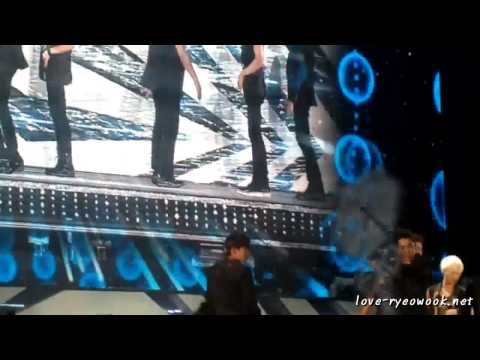 [fancam] 121125 SMTown in Bangkok - Sexy Free & Single (Ryeowook focus)