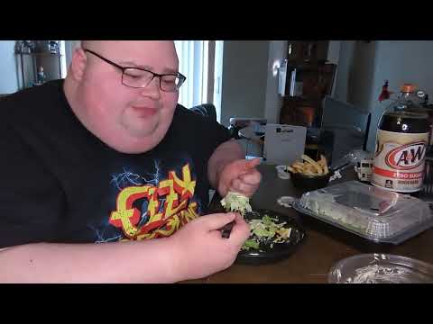 Royce Tries Outback's New Ahi Tuna and Tasmanian Chili