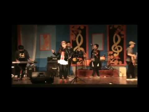 Arvella feat Inda New AFI 2013-Sahabat Sendiri (Live)