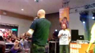 STAVENTO - SAN ERTHEI H MERA & MESA SOU & MIA GYNAIKA OLA ΤA MPOREI - THE MALL ATHENS 26-2-2011