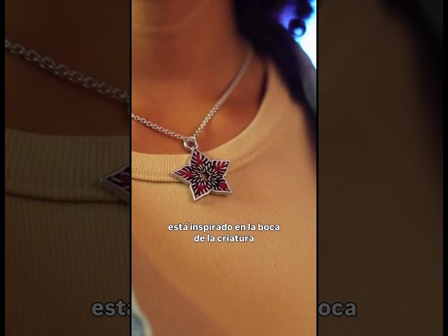 Vídeo relacionado con Stranger Things Demogorgon Sterling Silver Ring with Clear Cubic Zirconia