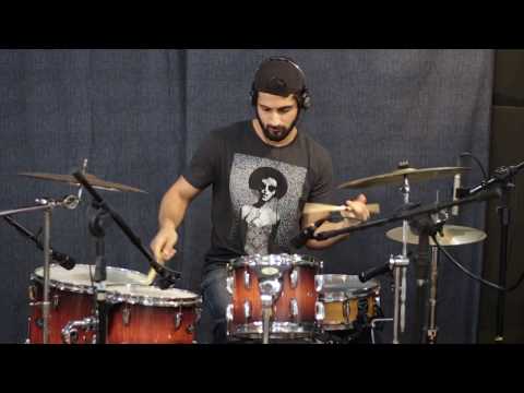 Igor Galindo warming up