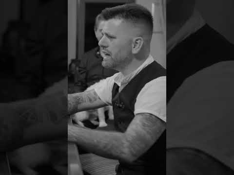 Karlo Vudrić i Mandolinski orkestar Okruk predstavljaju vam pjesmu "Boli me"! #shorts