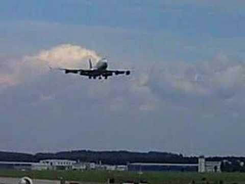 Boeing 747-400 @ EDMO