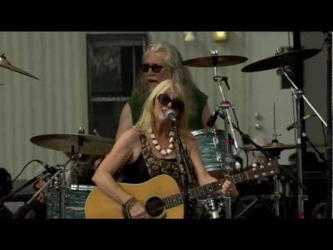 Pegi Young and the Survivors - Feel Just Like a Memory (Live at Farm Aid 2012)