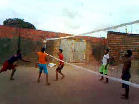 Luciano e a galera batendo rachão de vôlei.