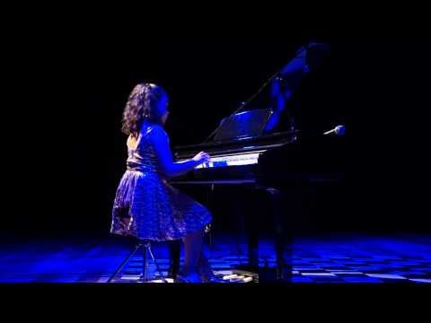 BIDELLATI- Recital de Instrumento- Yasmim Porcelo "A boneca sem corda" e "Noite feliz" - 12/2013