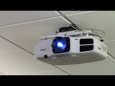 Adjusting the classroom lcd projector