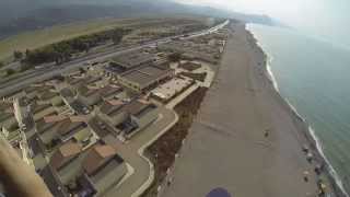 preview picture of video '- Parapente Algérie août 2014 - Paramoteur sur la plage de Souk el tenine ( Wilaya Béjaîa )'
