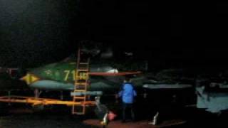 preview picture of video 'Samolot Su-22 na drodze (nocny transport wielkogabarytowy)'