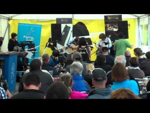 Piping Live! 2011 - Fred Morrison at the Street Café - Kansas City Hornpipes