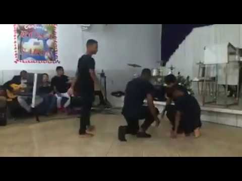 Erga muros - Célia Sakamoto