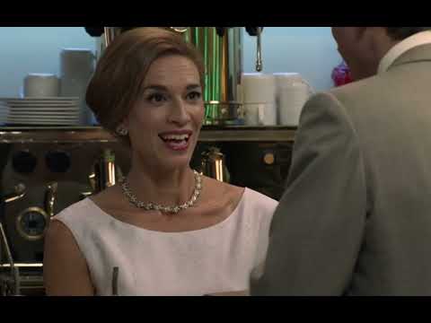 Amar C439 - Marcelino le ofrece sus licores a Encarna