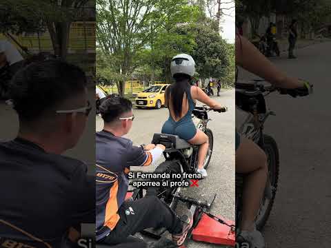Si Fernanda no frena aporrea al profe #stuntbike #bikerchic #smartphone #humor #bikergirl #bikers