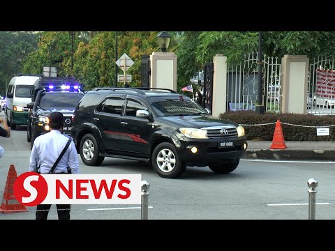 Najib arrives at Kuala Lumpur court complex in black SUV