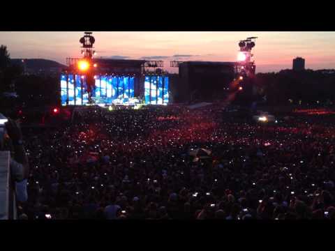 Heavy Montreal 2014 Metallica intro-blackened.