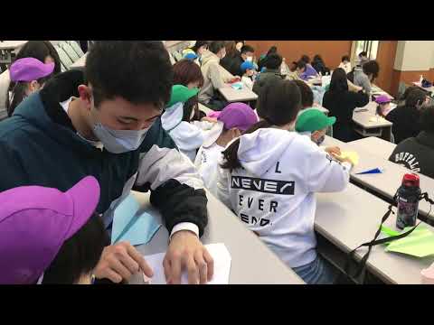 こども学科 かみひこうきをとばそう