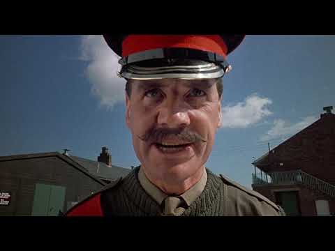 Az élet értelme - Masírozás