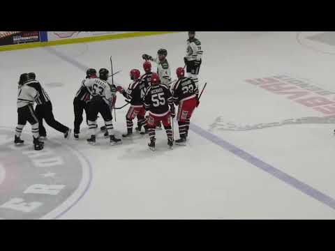 Francis Verreault-Paul crashes the celebration after empty net goal! 25-03-22