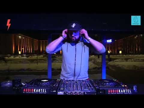 The Blue Oyster: DJ Hornet  / 11.02 / 20 - 21