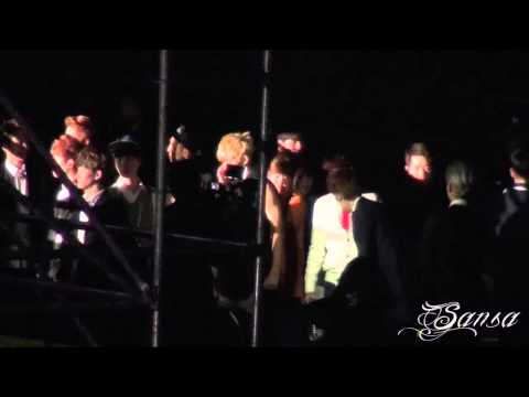 131019 SMTOWN in Beijing - EXO backstage (Chanyeol Sehun Kris)
