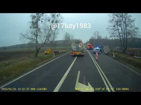 Ciężarówka w rowie na DK50 Wiskitki-Sochaczew 23.01.2023