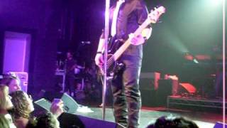 Matty Cornell and Shannon Noll Singing Walls