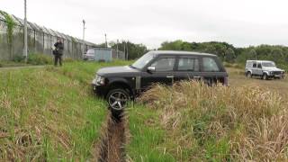 preview picture of video 'hk land rover defender SMD 大井至下白泥-09032014-P3'