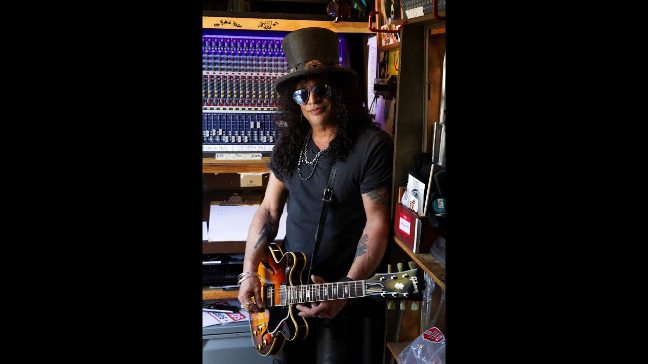 The legendary SLASH talks blues, guitars, and more! - YouTube