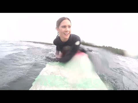 Se Maria Forsblom kämpa med surfingen  - Nyhetsmorgon (TV4)