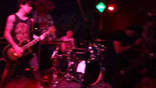 USELESS ID - &quot;Suffer For The Fame&quot; - 2017-08-07 - Freiburg