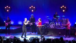 "Cuestiones de Familia", Love Of Lesbian y Luz Casal