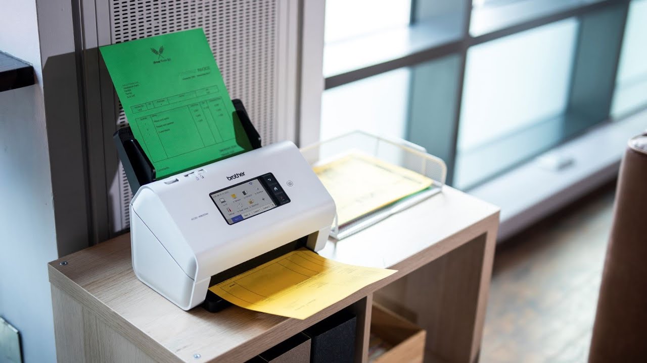 Escáner Brother ADS-4900W en acción